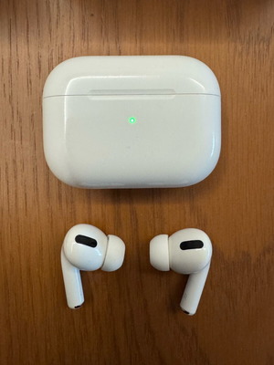 AirPods Pro Gen1 used with wireless charging
