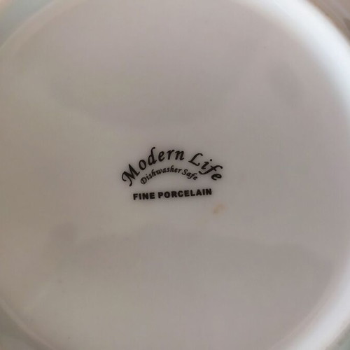 Modern Life serving plates used, set of 2 pieces