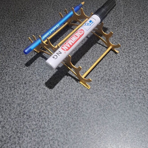 Metal pen and brush stand with gold finish like new