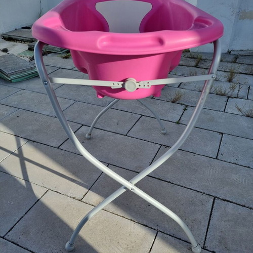 Baby bathtub with stand like new