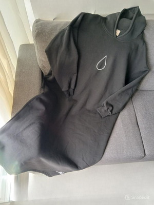 Akua dress with hoodie and fleece lining new, black