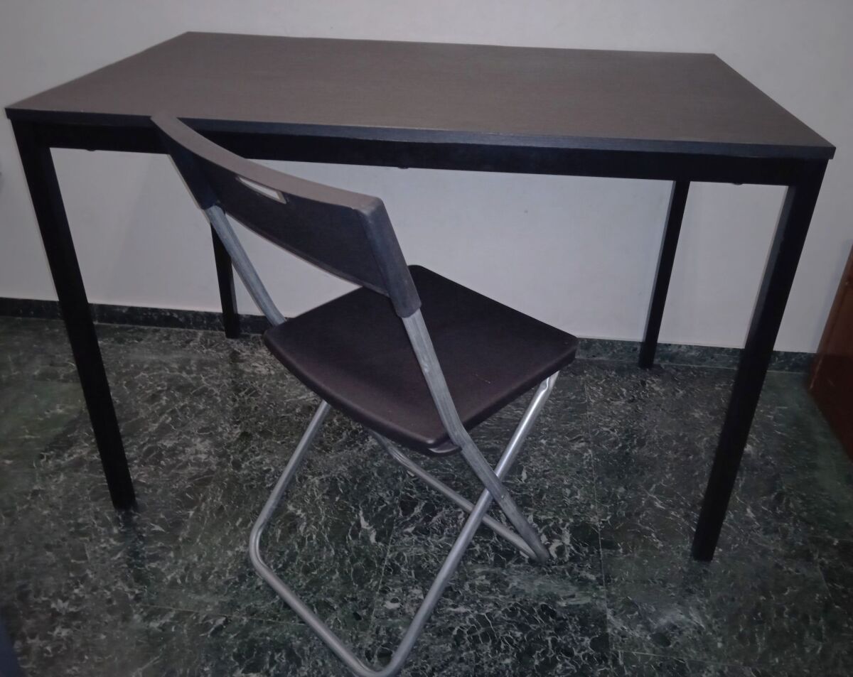 Ikea Tarendo wooden table with metal… - € 21,00 - Vendora.cy