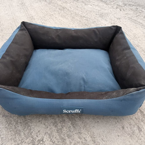 Scruffs dog bed Expedition waterproof blue L 75x60cm used