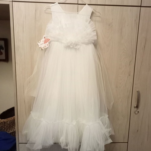 Flower girl dress new, sizes 7 and 9 years, tulle skirt with bow