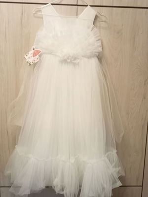 Flower girl dress new, sizes 7 and 9 years, tulle skirt with bow