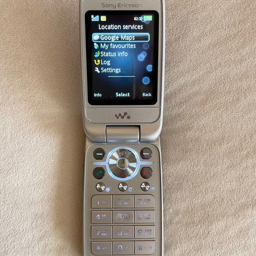 Sony Ericsson Z750i phone new in original box