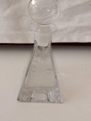 Crystal pyramid decanter with flower engraving