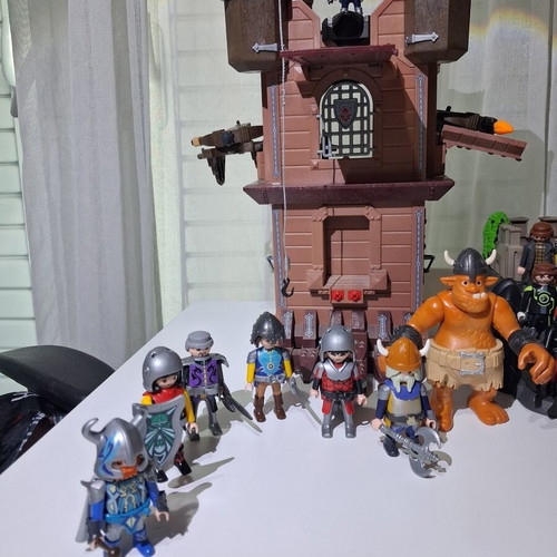 Playmobil 9340 like new, with missing parts and extras