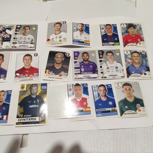 Lot of 17 Football Stickers Mix Panini and Topps