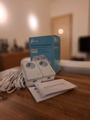 Tp Link WiFi Extender καινούργιο με 2 μπρίζες και 2 καλώδια LAN