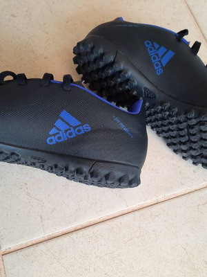 Παιδικά ποδοσφαιρικά παπούτσια Adidas Speedflow 4 - νο. 38. Σε πάρα πολύ καλή κατάσταση.