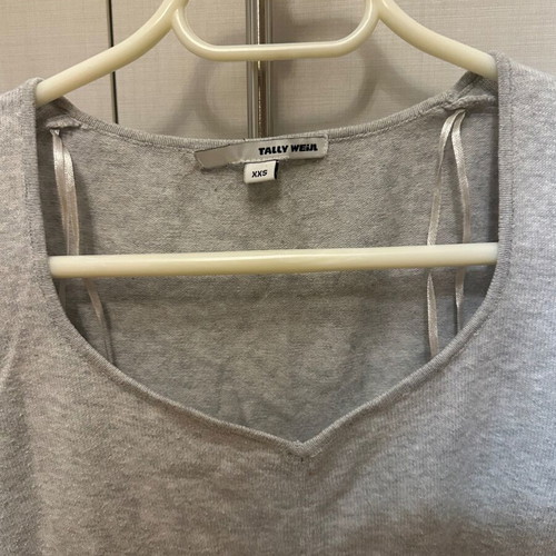 Tally Weijl long-sleeve top with V like new, gray