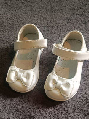 Girls' shoes size 22 like new with ergonomic insole