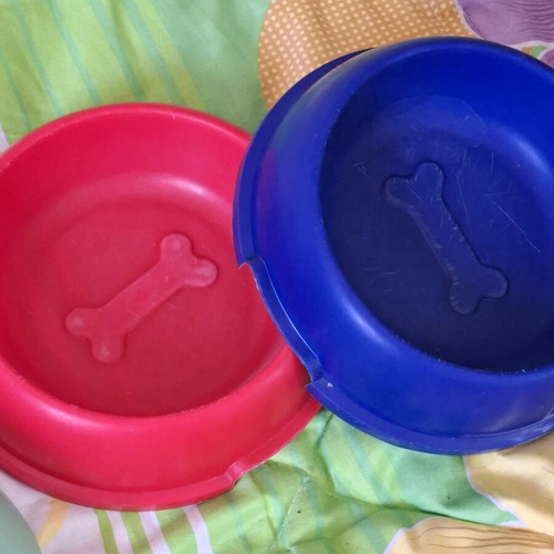 Plastic dog food bowls used, pack of 3 pieces