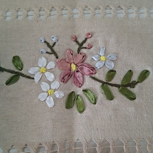 Round tablecloth with rococo embroidery new 180cm with 8 dinner napkins