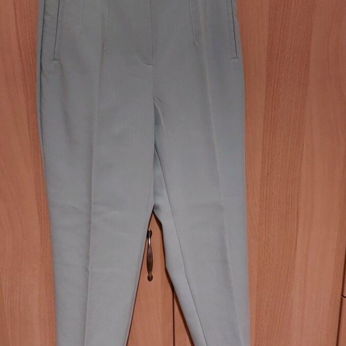 Zara fabric pants like new, mint color, size M