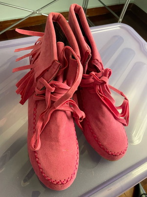 Felt ankle boots unused size medium 37-38 pink like new
