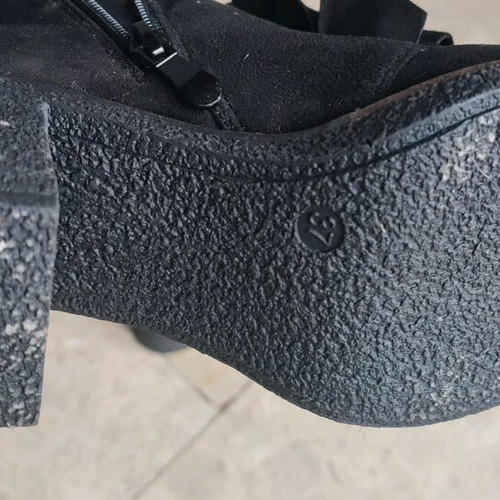 Mellisa black suede ankle boots used, size 37 with bows