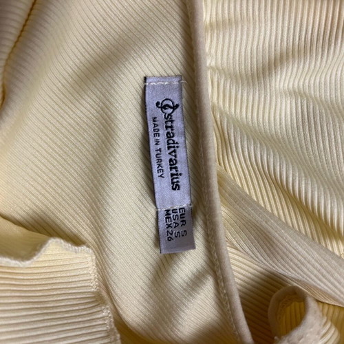 Stradivarius women's t-shirt S yellow like new