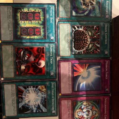 Yo-Gi-Oh cards like new, 29 authentic