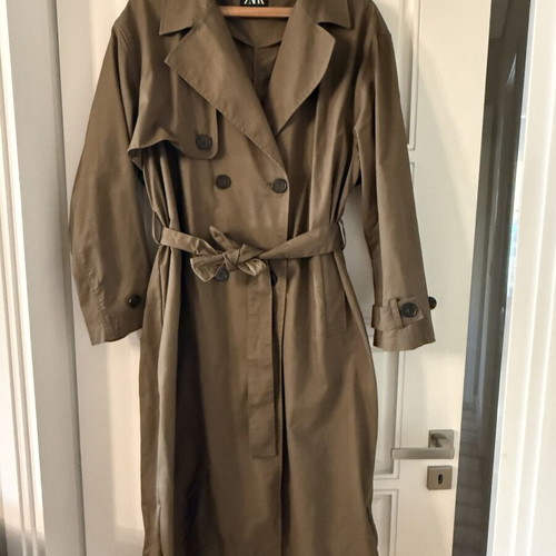 Khaki trench coat Zara like new with double-breasted buttons and belt