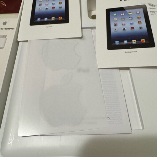 iPad 3 model A1416, 16GB, Wi-Fi with Apple Digital AV Adapter