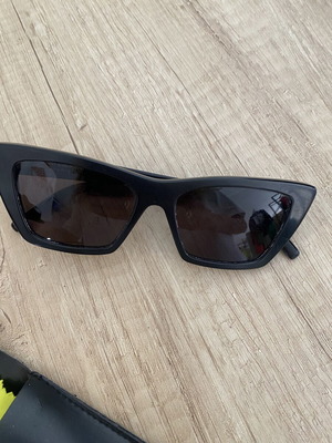 Γυαλιά ηλίου Saint Laurent μαύρα κοκάλινα