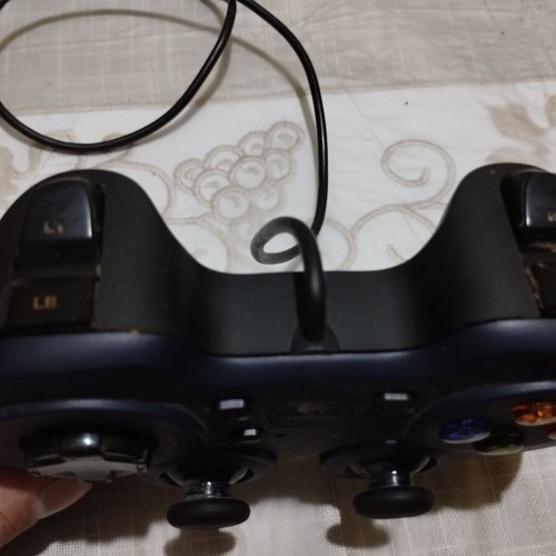 Logitech controller used with analog sticks for PC