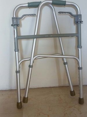 Folding aluminum walker, adjustable height