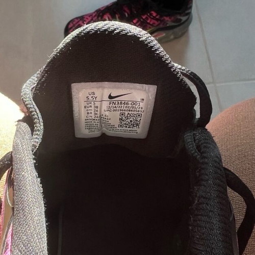 Nike athletic shoes like new, size 38, black and pink