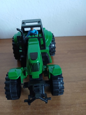 Toy tractor