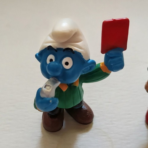 Peyo Smurf referee figure with vintage Drakoumel keychain, like new