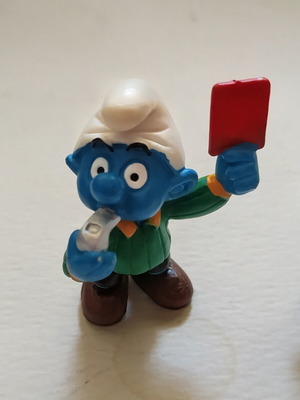 Peyo Smurf referee figure with vintage Drakoumel keychain, like new