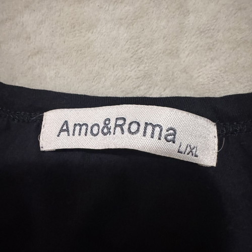Womens black Amo&Roma t-shirt size L/XL in good condition