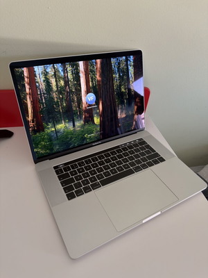MacBook Pro 15” (2018) i7 2.6GHz 16GB 512GB Radeon Pro 560x ασημί σαν καινούργιο