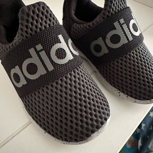 Adidas authentic kids shoes new, size 20