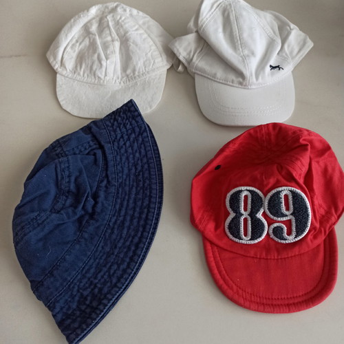 Boys' hats used, pack of 4, excellent condition