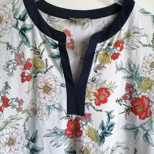 Lavish blouse XXL new, white and blue, made in Italy