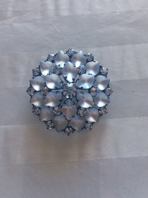 Vintage brooch like new