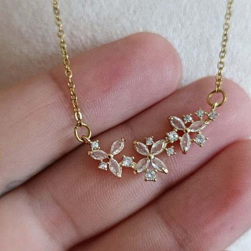 Women's gold necklace made of stainless steel with zircon, like new
