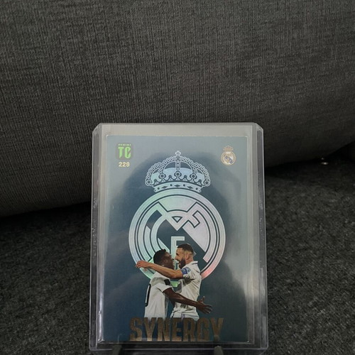 Vini and Benzema Top Class 2023 Synergy card
