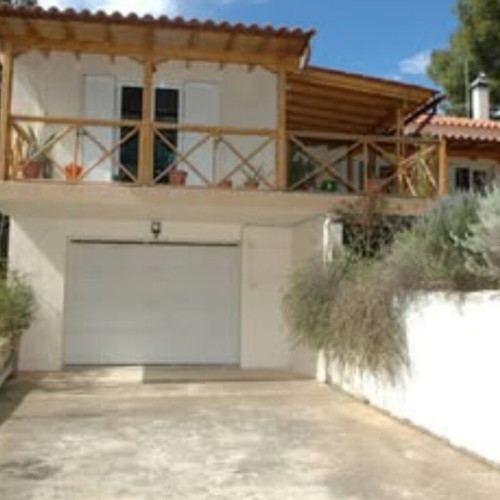 Detached house in Thrakomakedones with garden and fireplace