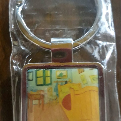 Vincent Van Gogh keychain unused, authentic in its case