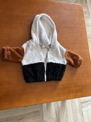 Baby jacket used, soft and warm, 3-6 months, with zipper and gathers
