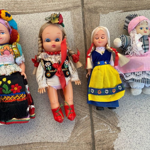 Dolls with traditional costumes used