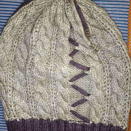 Women's winter hats used, pack of 4, one size multicolor