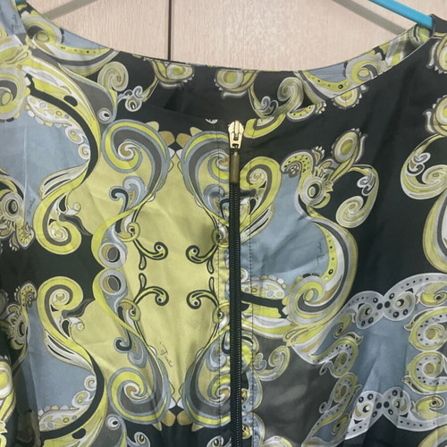 Zoya cardigan like new with unique print, size S