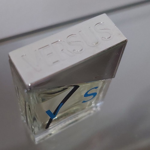 Versace V/S Versus Eau de Toilette Miniature 5ml like new