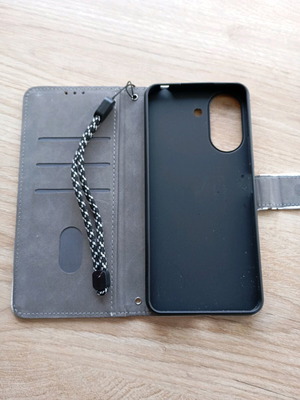 Pococ65 phone case like new