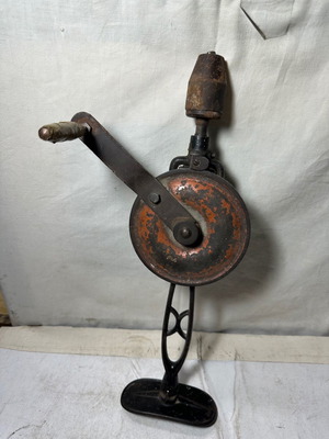 Hand-crank iron drill used, dimensions 42x13.5 cm